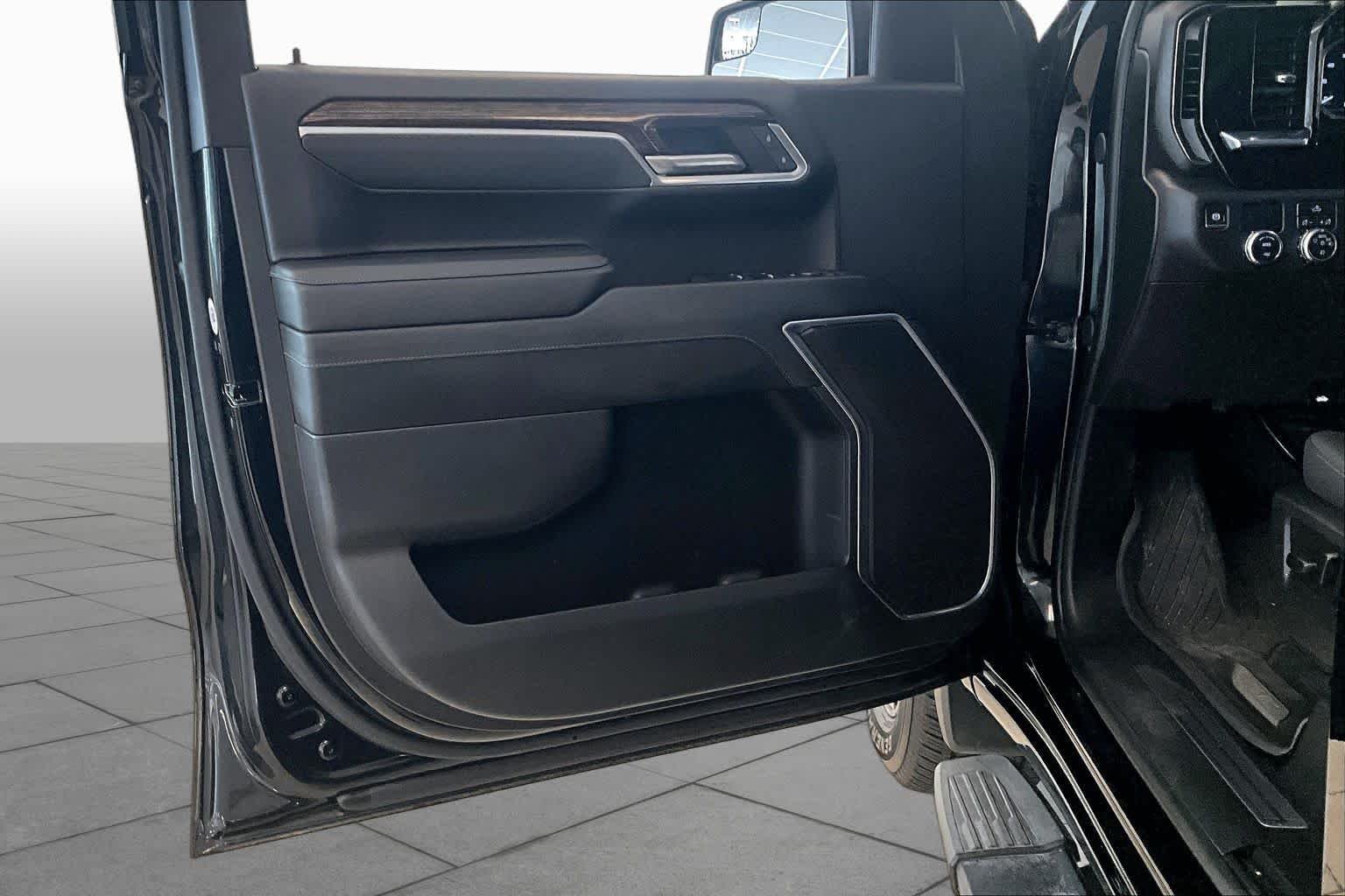 Used 2024 Onyx Black GMC Elevation image 20