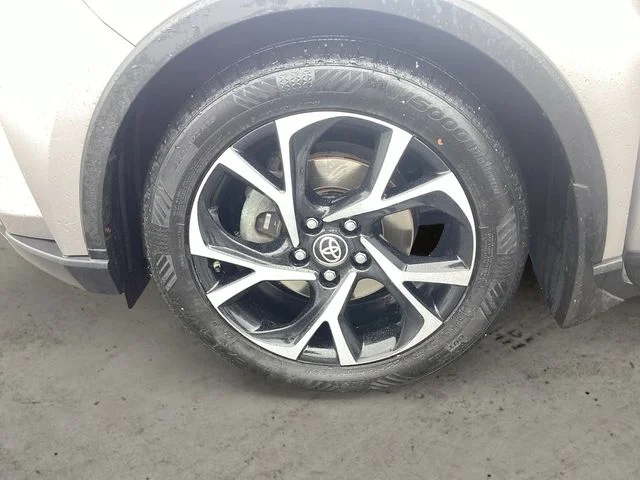 Used 2020 Silver Toyota XLE image 14