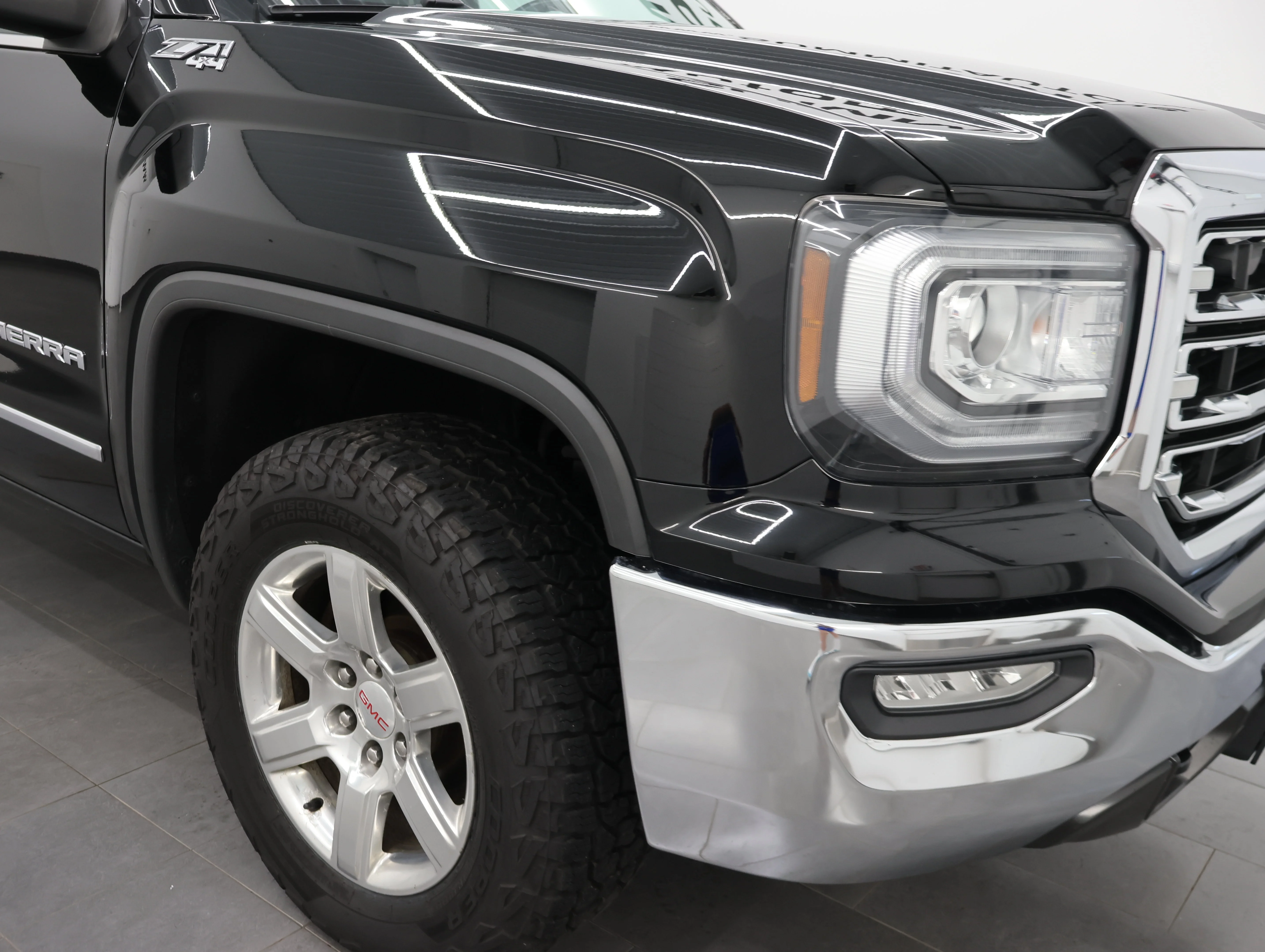 Used 2017 Onyx Black GMC SLT image 22
