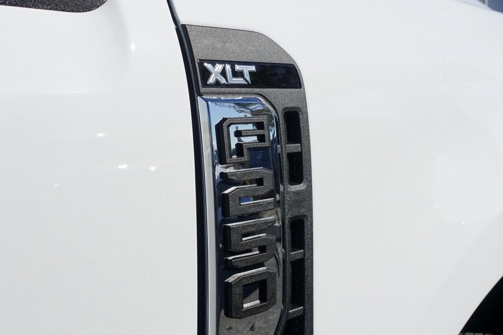 New 2026 Oxford White Ford F-250® XLT image 5