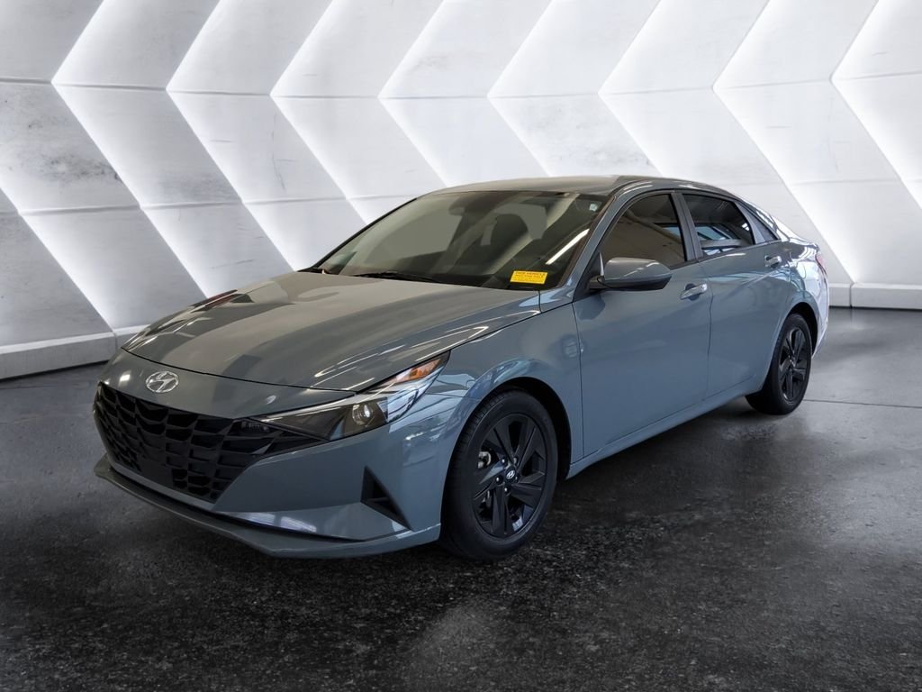 Used 2022 Gray Hyundai SEL image 3