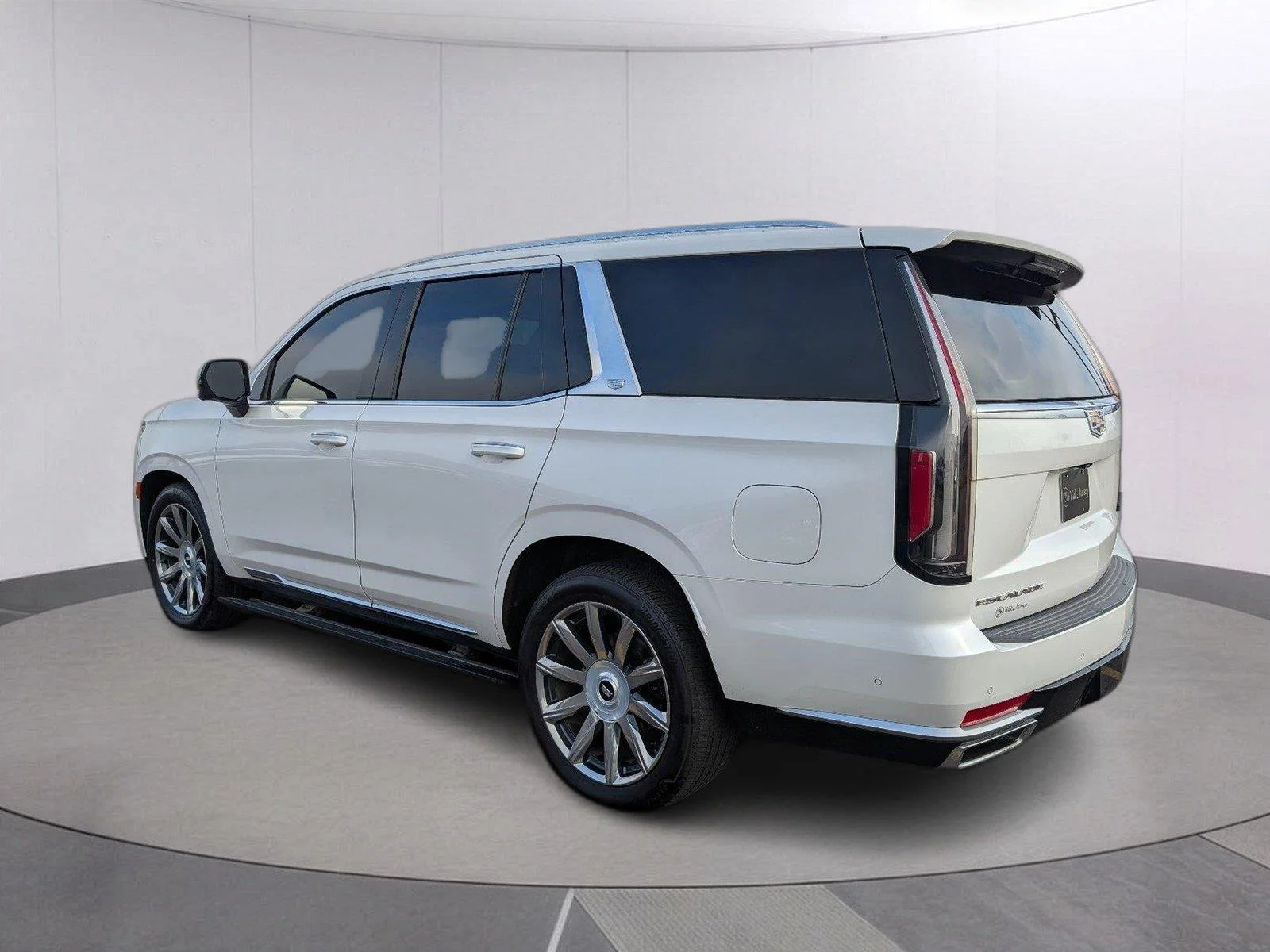 Used 2021 CRYSTAL WHITE TRICOAT Cadillac Premium Luxury Platinum image 5