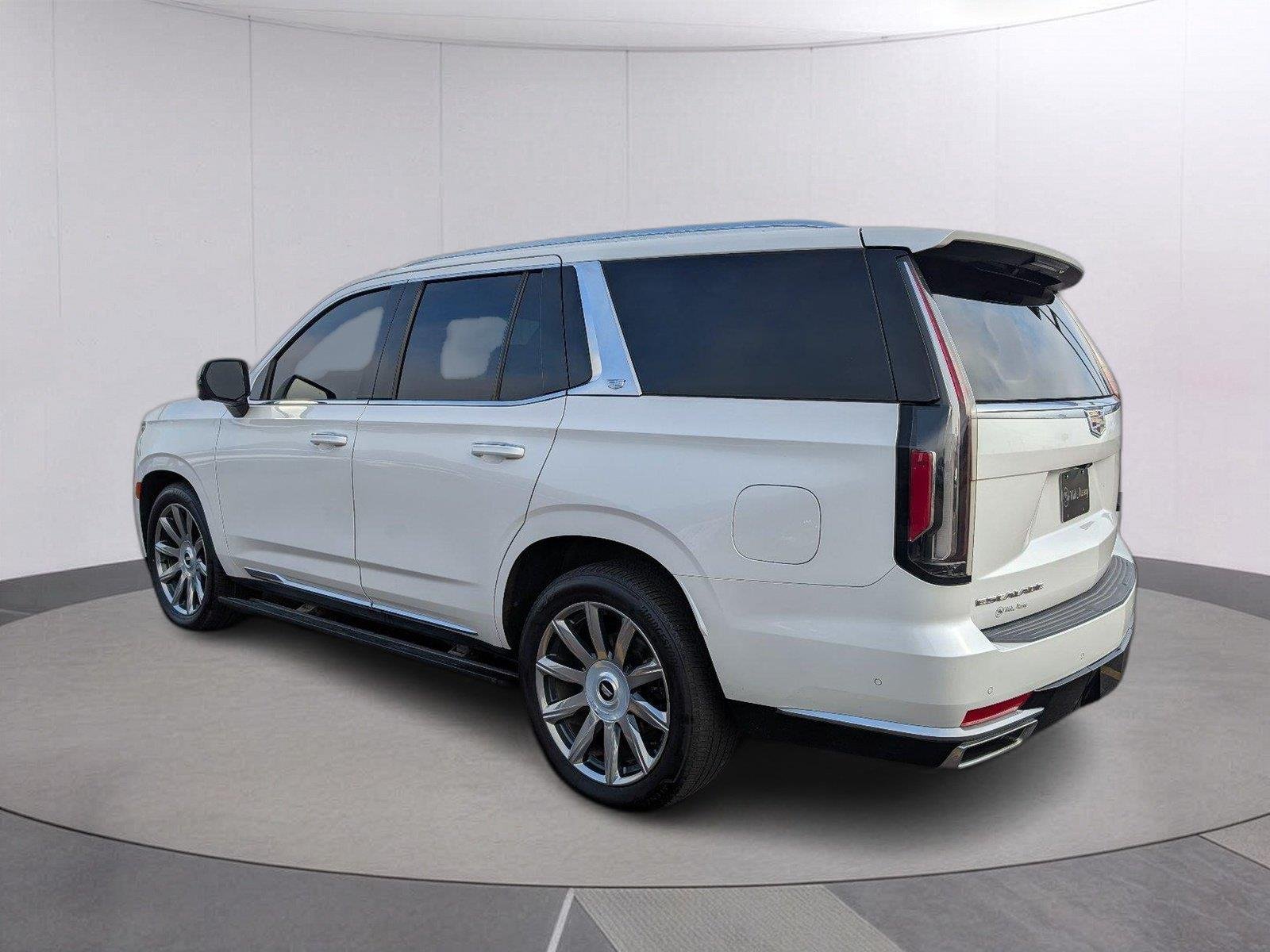 Used 2021 CRYSTAL WHITE TRICOAT Cadillac Premium Luxury Platinum image 5