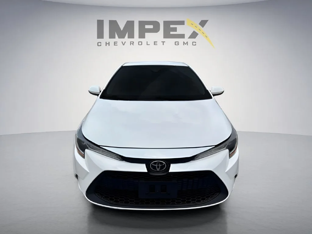 Used 2022 White Toyota LE image 9