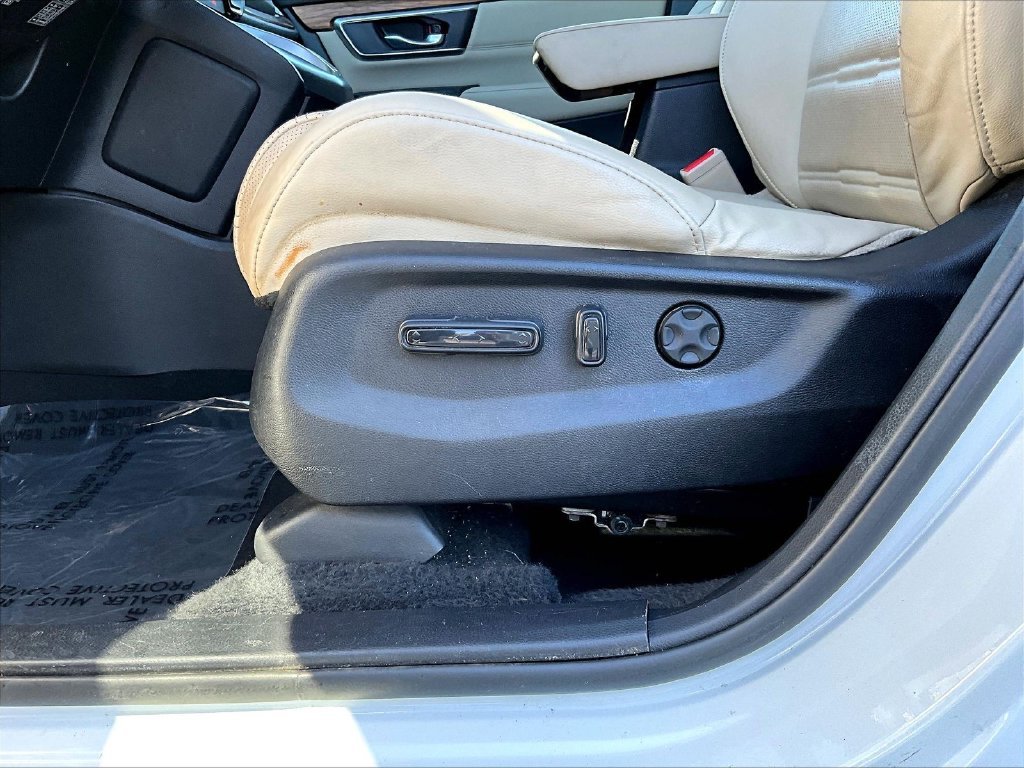 Used 2021 White Honda Touring image 37