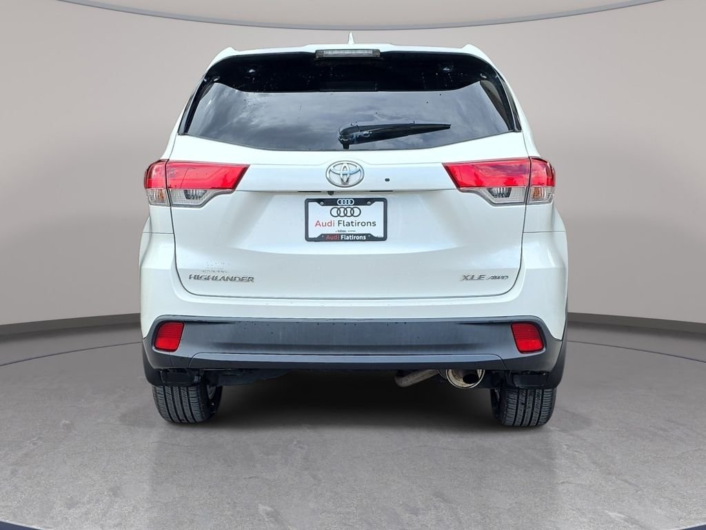 Used 2019 White Toyota XLE image 7