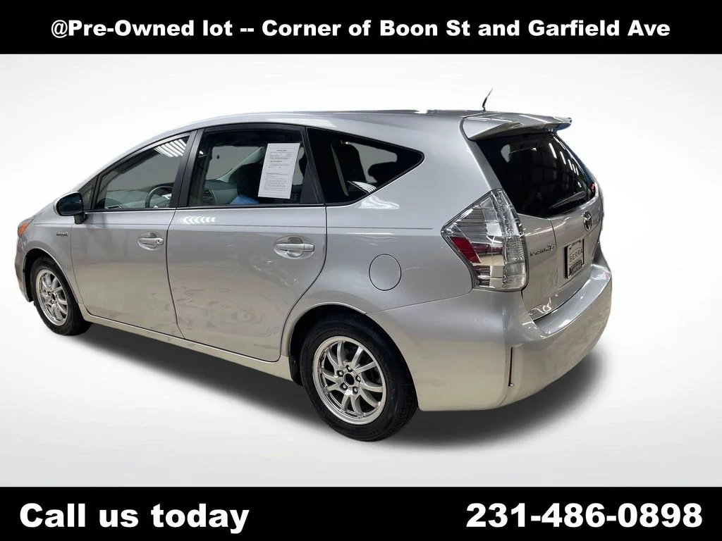 Used 2014 Silver Toyota Three image 5