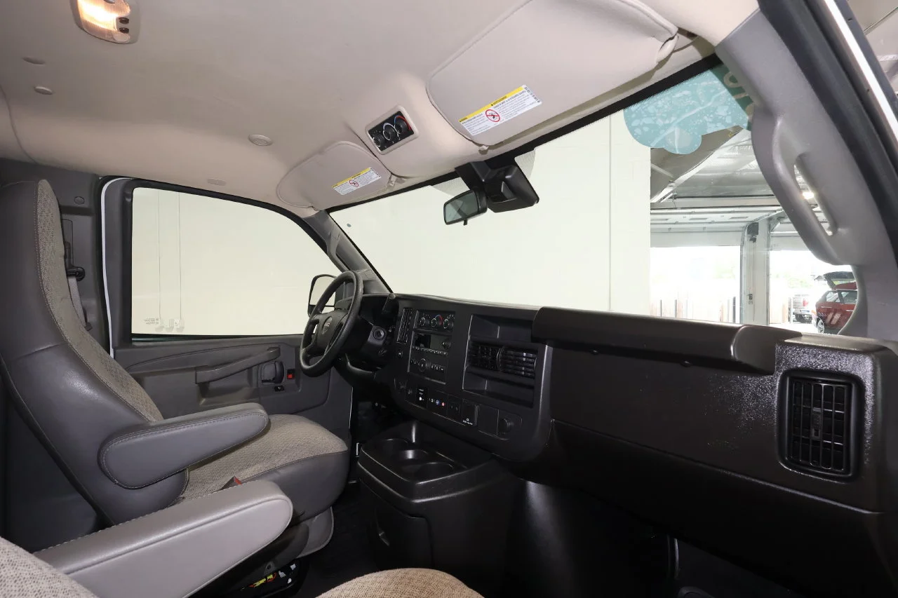2025 GMC Savana Passenger LT - Photo 20