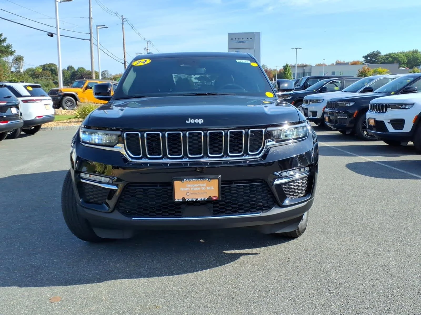 Certified Used 2024 Diamond Black Crystal Pearlcoat Jeep Limited image 3