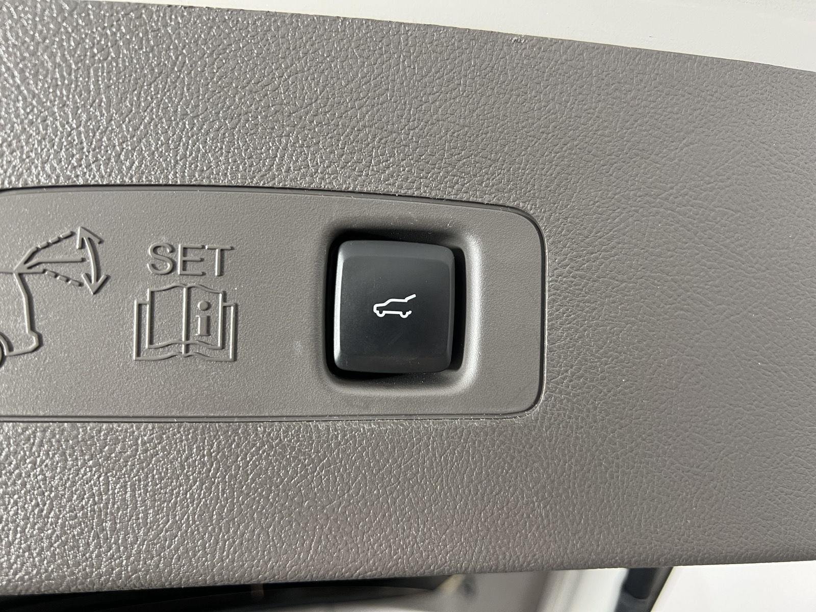 Used 2023 Ceramic Pearl Lincoln Standard image 38