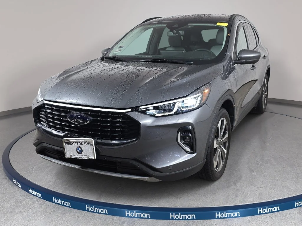 Used 2023 Gray Metallic Ford Platinum image 1