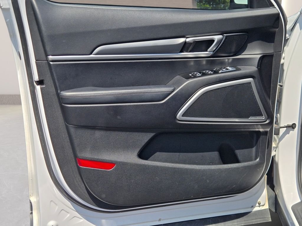 Used 2022 White Kia LX image 20