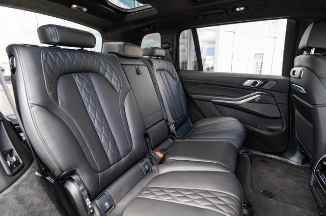 New 2027 Black Sapphire Metallic BMW M60i image 41