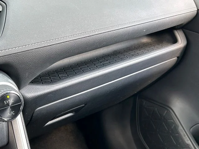 Used 2020  Toyota XLE image 62