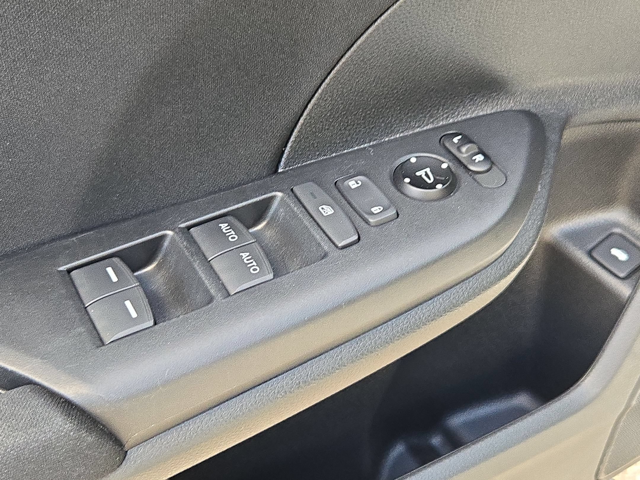 Used 2018 White Honda  image 11
