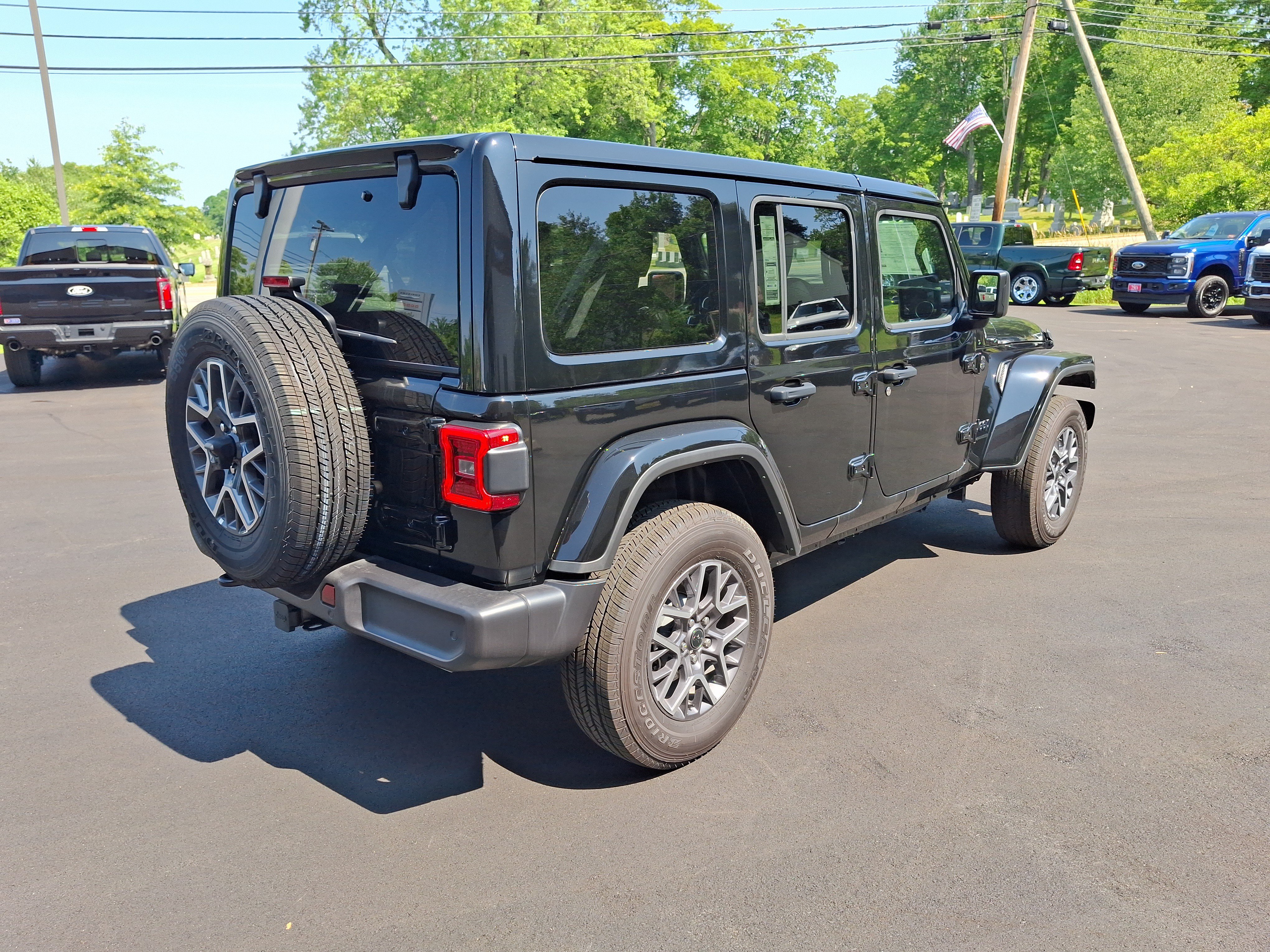 Used 2025 Black Clearcoat Jeep Sahara image 5