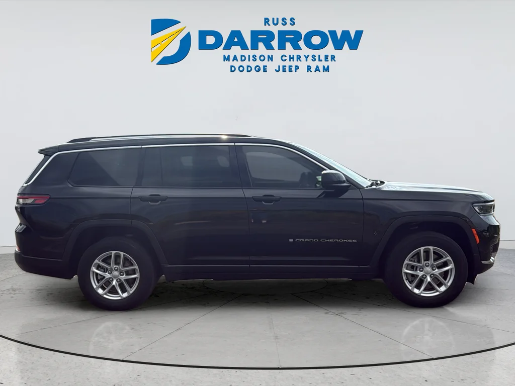 Used 2022 Black Jeep Laredo image 6