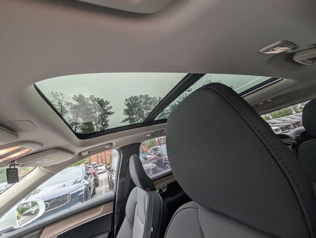 2025 Volvo XC90 Plus - Photo 14