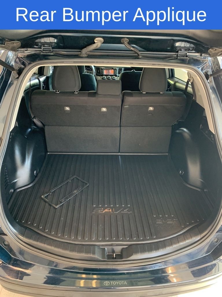 2018 Toyota RAV4 LE - Photo 9