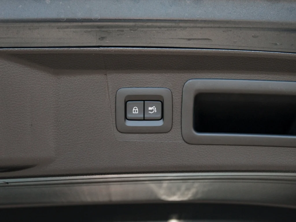 Used 2026 Ingot Blue Metallic Mazda Preferred image 29