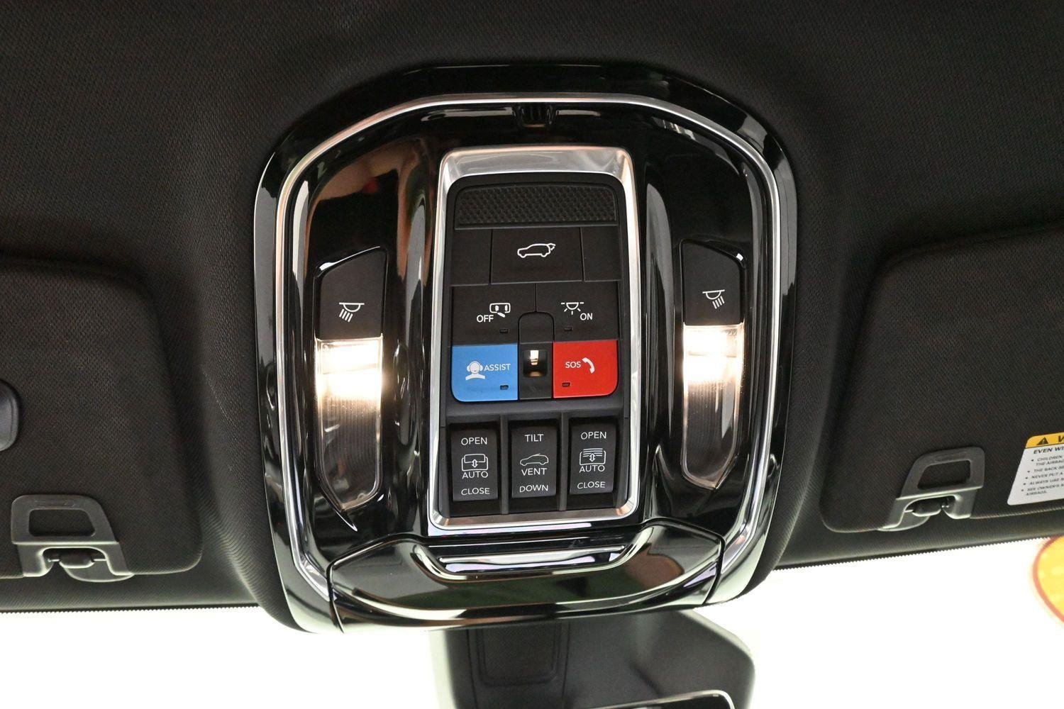 Used 2023 Diamond Black Crystal Pearlcoat Jeep Overland image 31