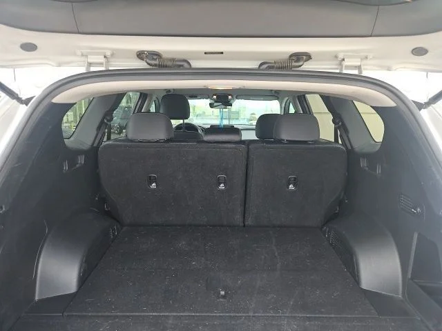 Used 2022 Silver Hyundai SEL image 6