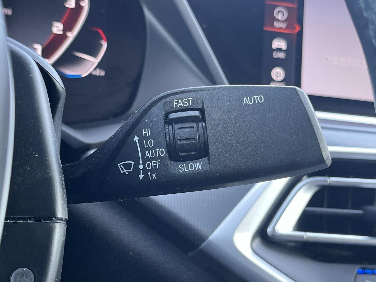 Used 2021 Mineral White Metallic BMW M50i image 34