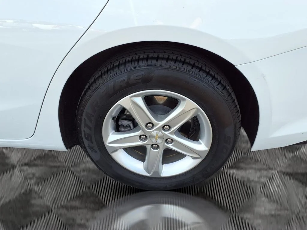 Used 2024 White Chevrolet LT image 21