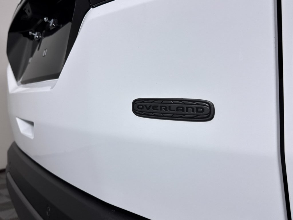 New 2026 Bright White Clear-Coat Exterior Paint Jeep Overland image 33