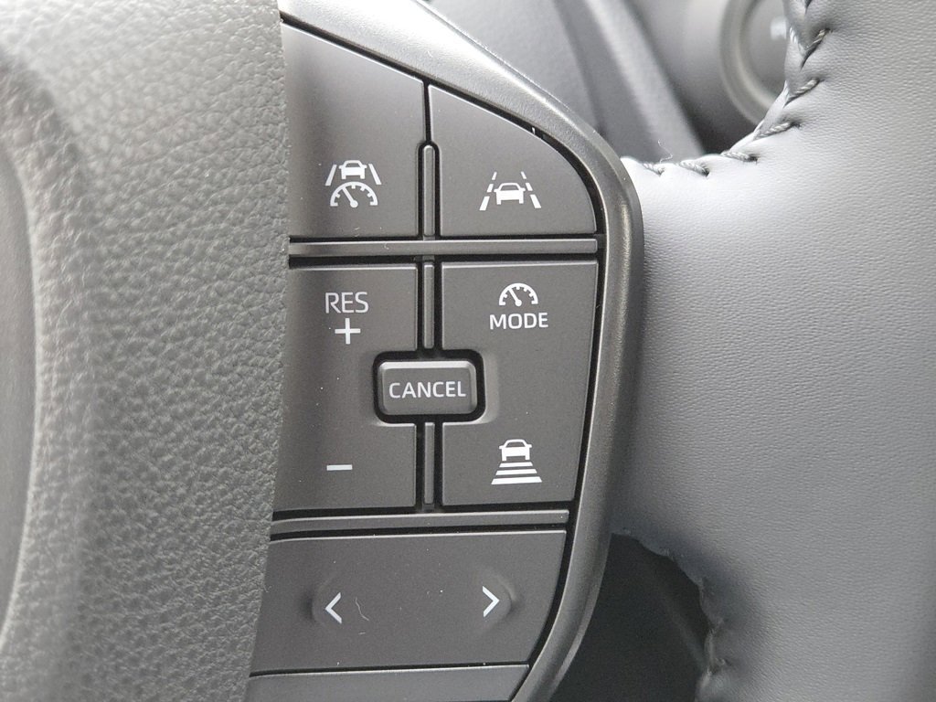2026 Toyota Prius LE - Photo 13