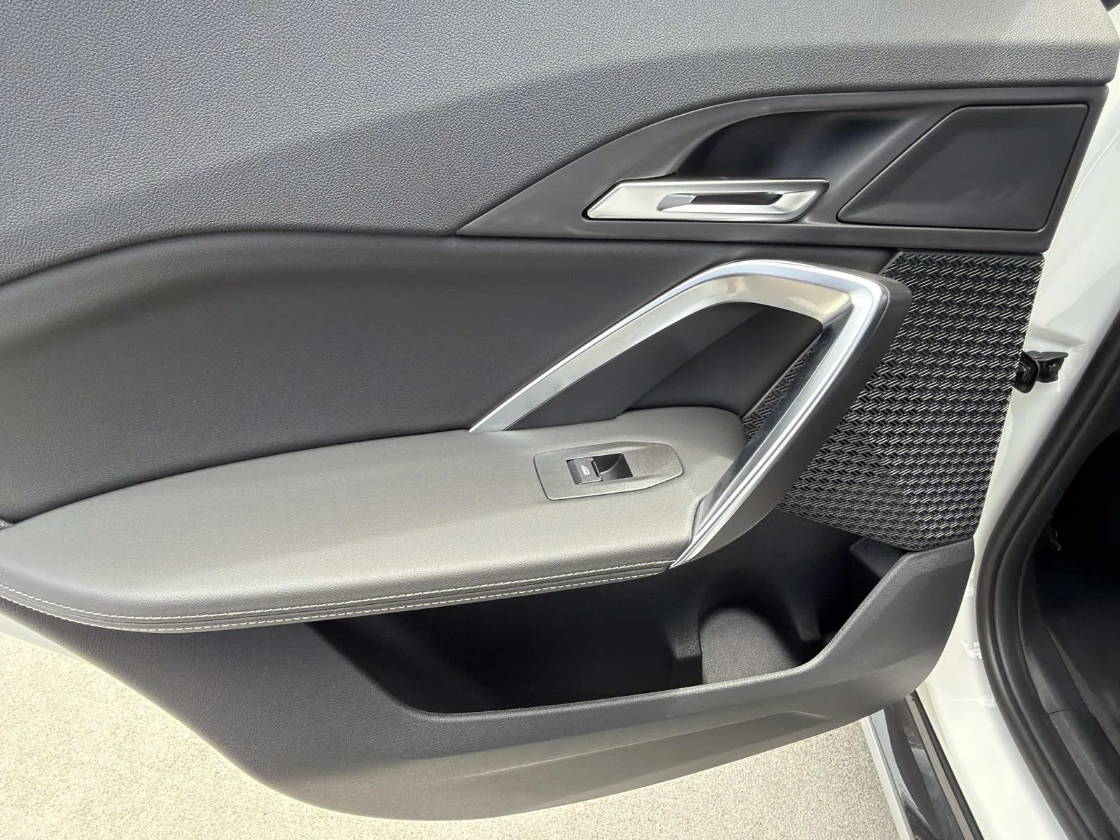 New 2026 Alpine White BMW xDrive28i image 9