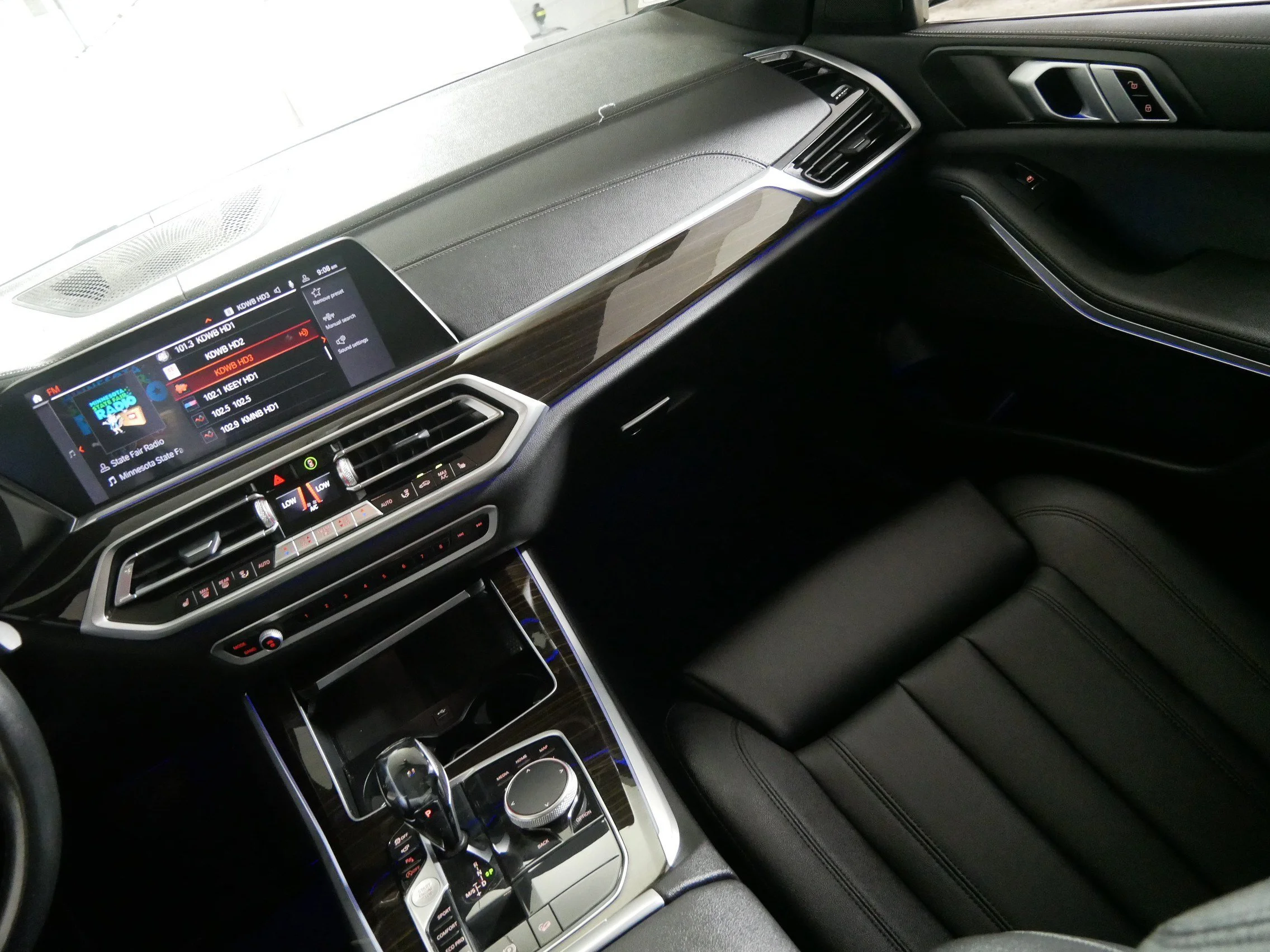 Used 2020 Jet Black BMW xDrive40i image 11