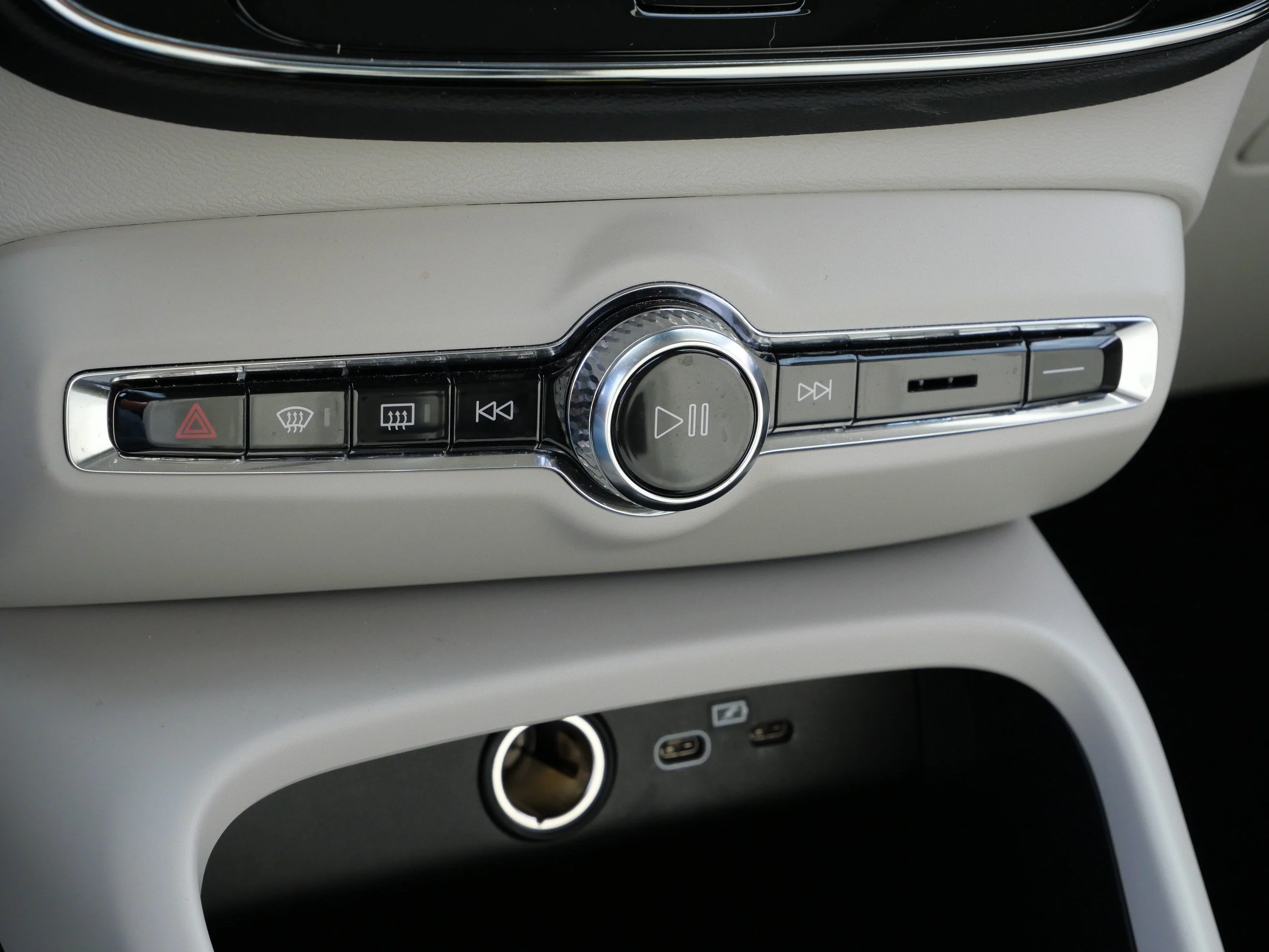 Used 2024 Silver Dawn Metallic Volvo Plus Dark Theme image 24