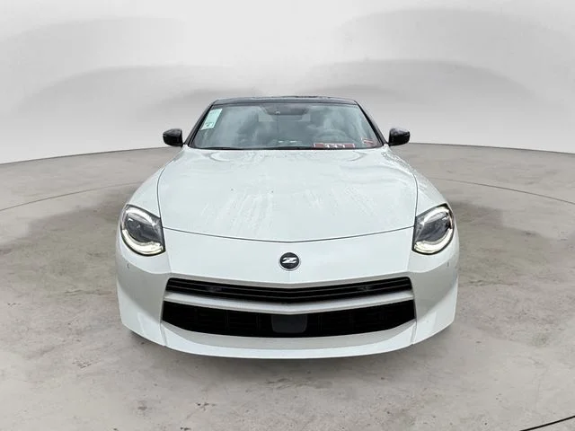 New 2027 White Nissan Sport image 9