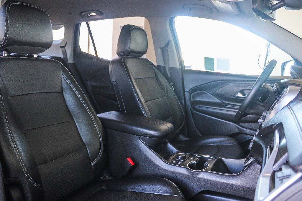 Used 2023 White GMC SLT image 16