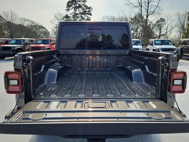 New 2026 Granite Crystal Metallic Clearcoat Jeep Mojave image 25