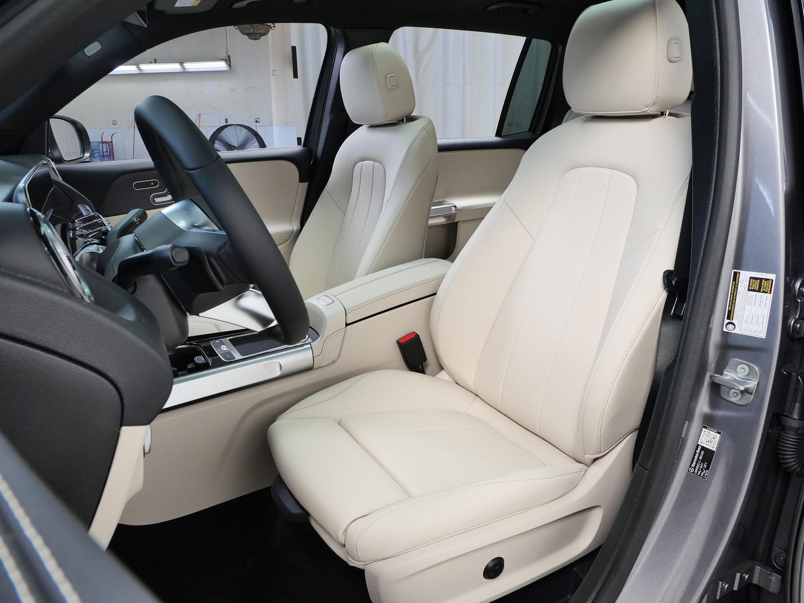 New 2026 Mountain Grey Metallic Mercedes-Benz GLB 250 image 2