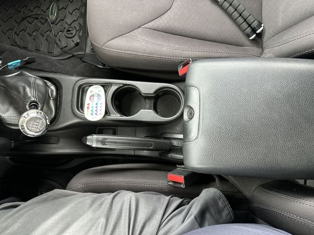 Used 2015 Silver Jeep Unlimited Sport image 25
