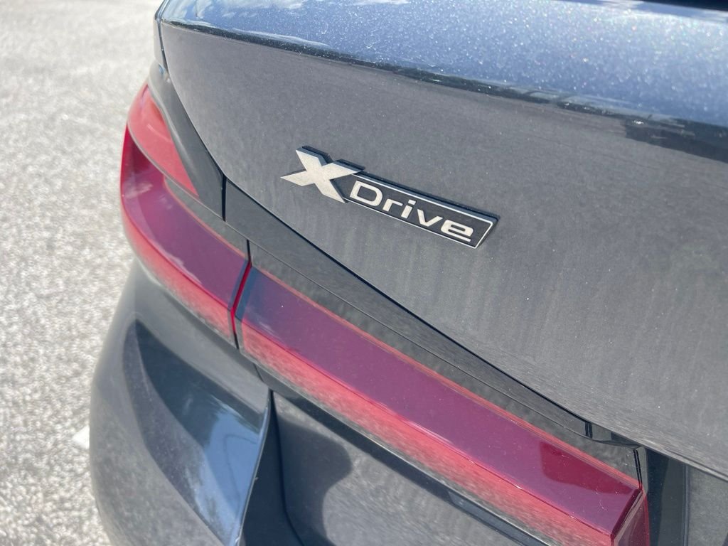 Used 2022 Gray BMW M550i xDrive image 6