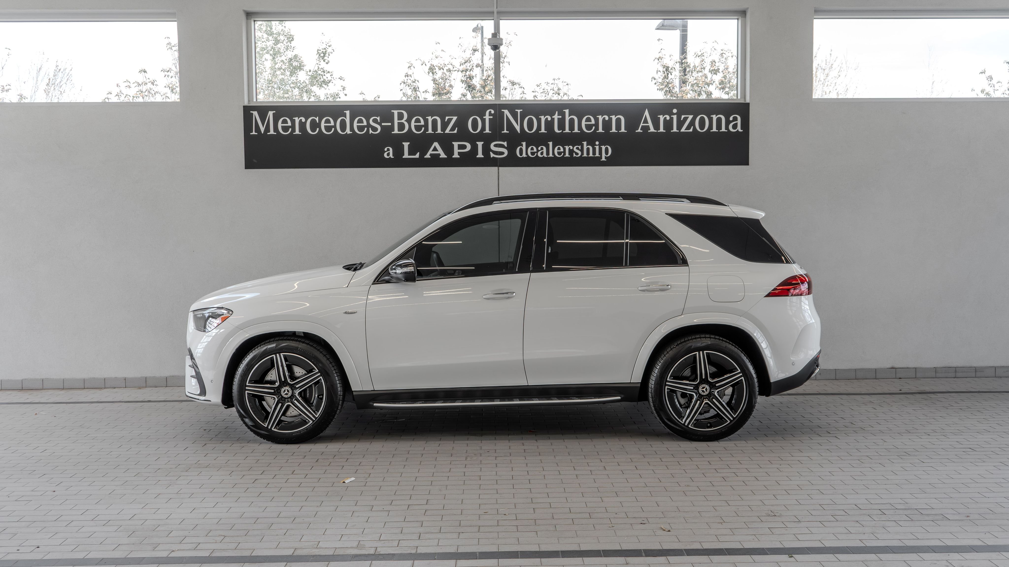 Certified Used 2025 Polar White Mercedes-Benz GLE 450e image 2