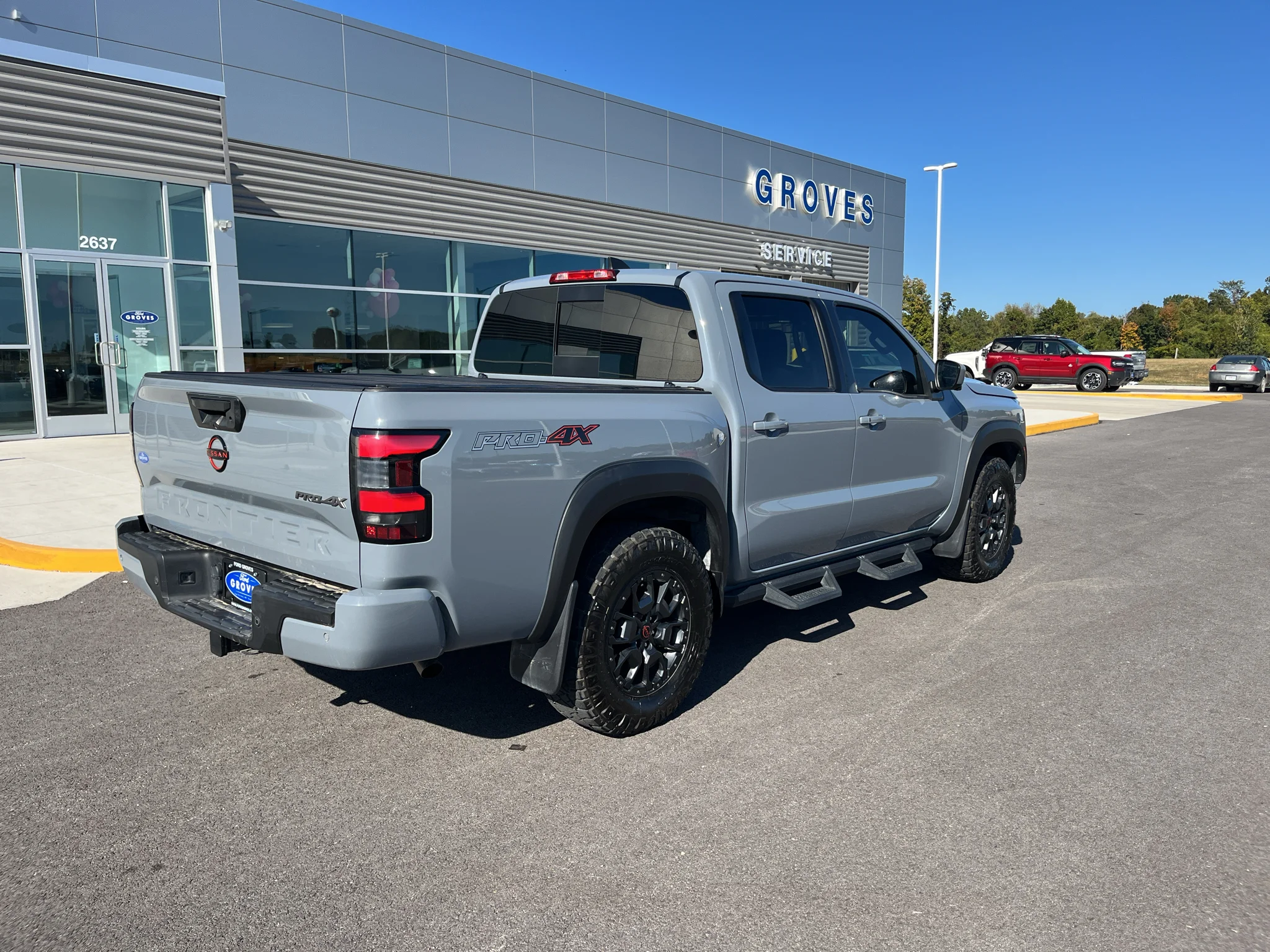 Used 2023 Boulder Gray Pearl Nissan PRO-4X image 5