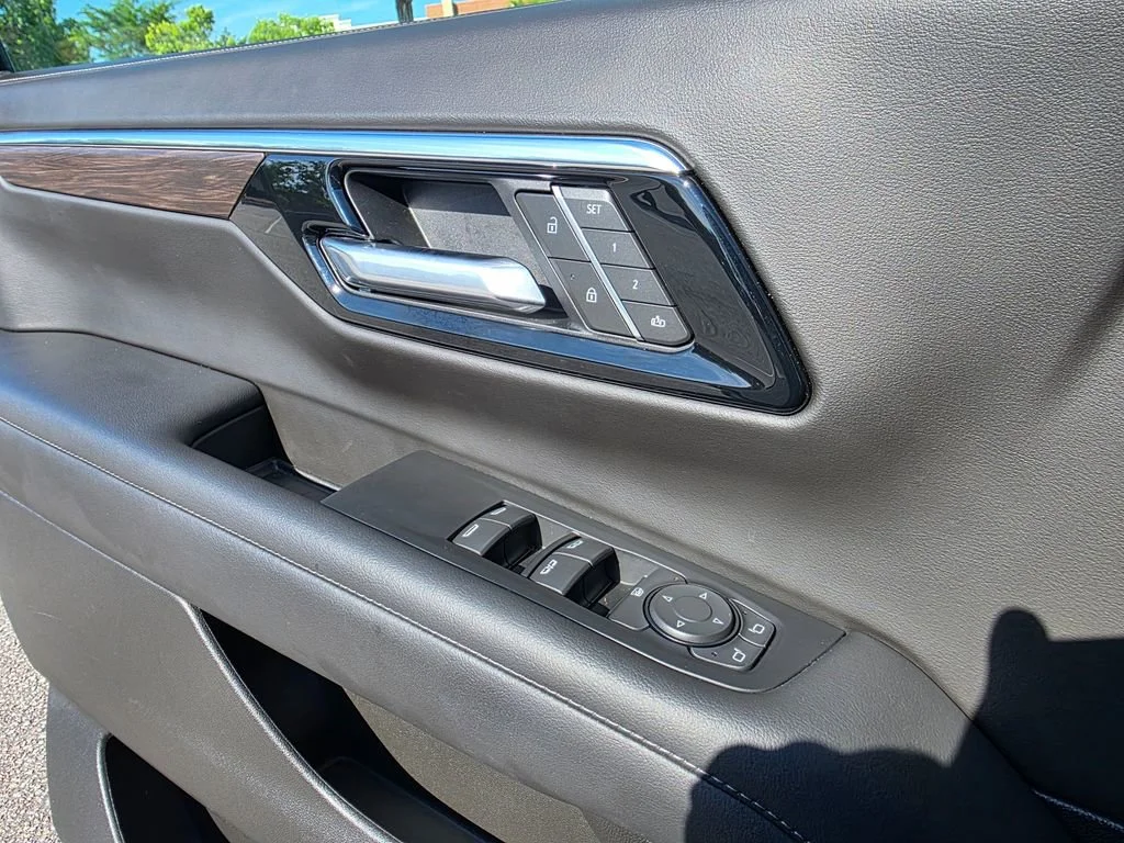 Used 2025 Black Chevrolet LT image 13