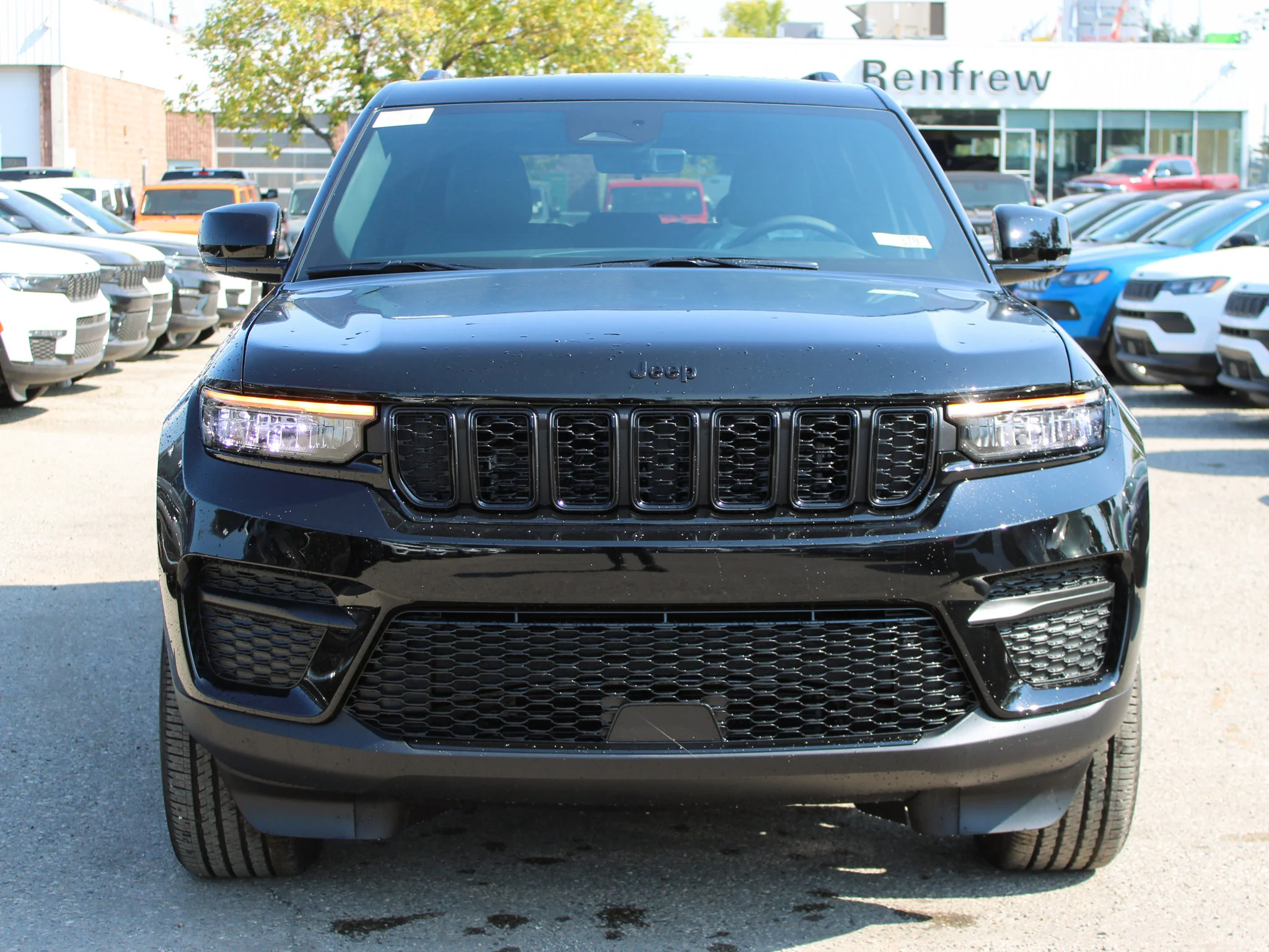 New 2025 Black Jeep Altitude* 4x4, Sunroof, Trailer Tow Pkg, Heated Leather image 7