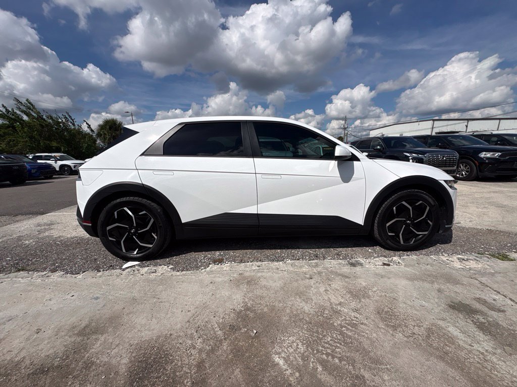 Used 2024 White Hyundai SEL image 2