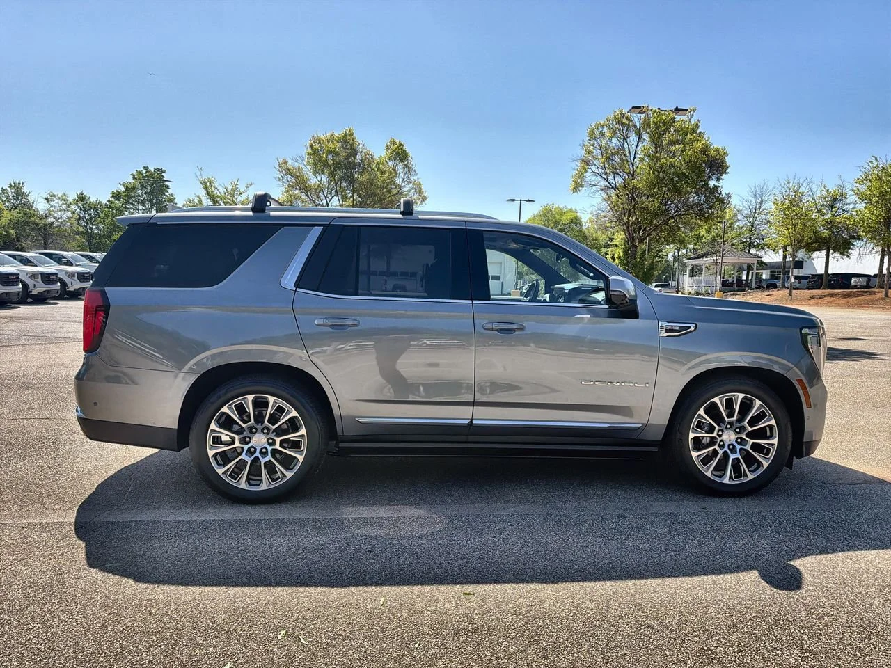 2026 GMC Yukon Denali - Photo 9
