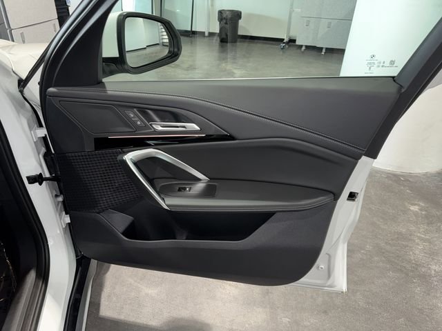 New 2026 Mineral White Metallic BMW xDrive28i image 8