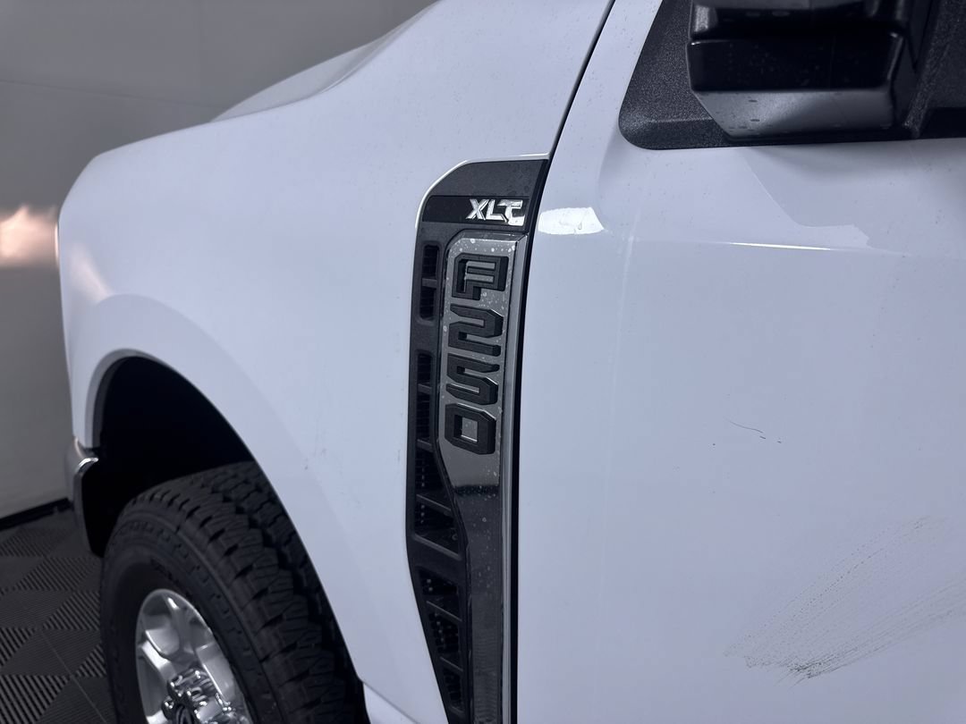 New 2026 Oxford White Ford XLT image 25