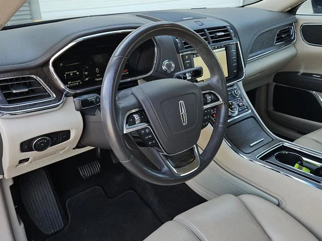 Used 2017 Sapphire Blue Metallic Lincoln Select image 24