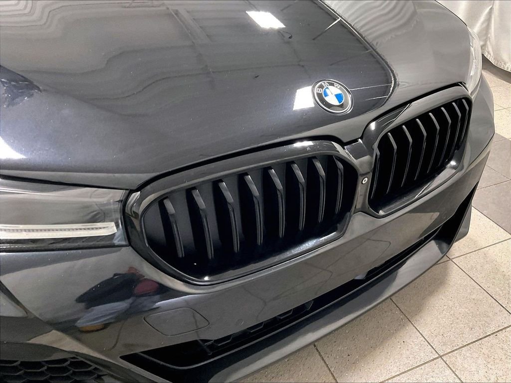 Used 2022 Black BMW M550i xDrive image 32