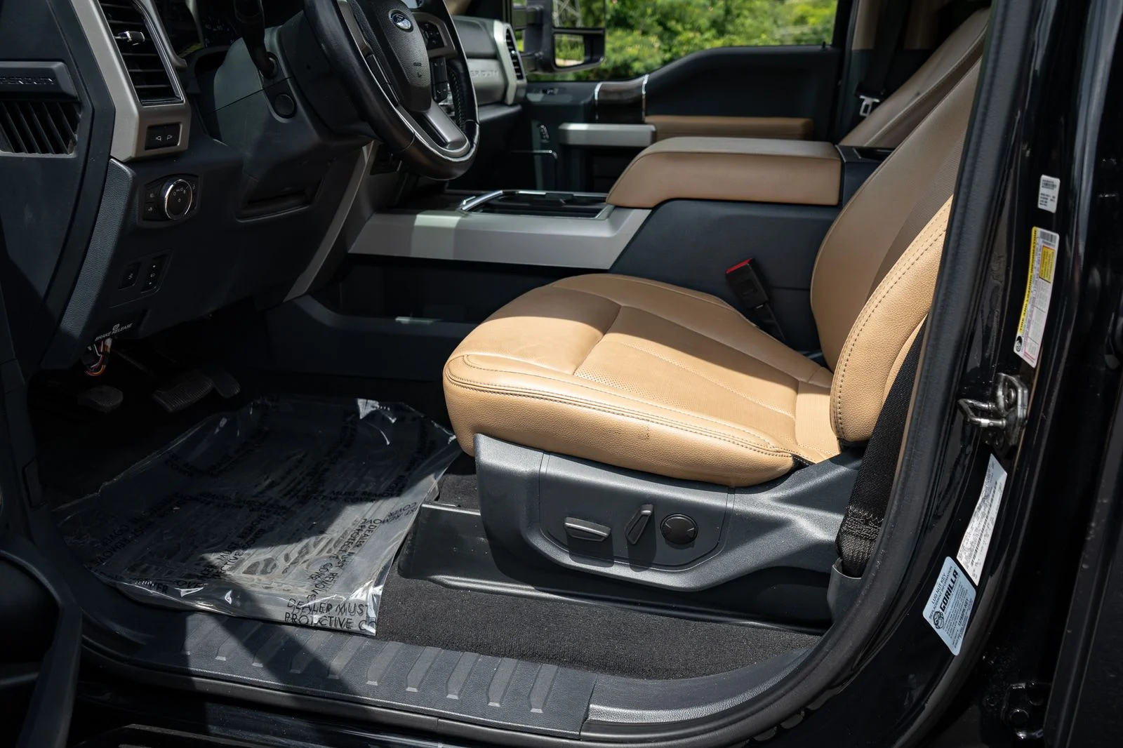 Used 2022 Black Metallic Ford Lariat image 17